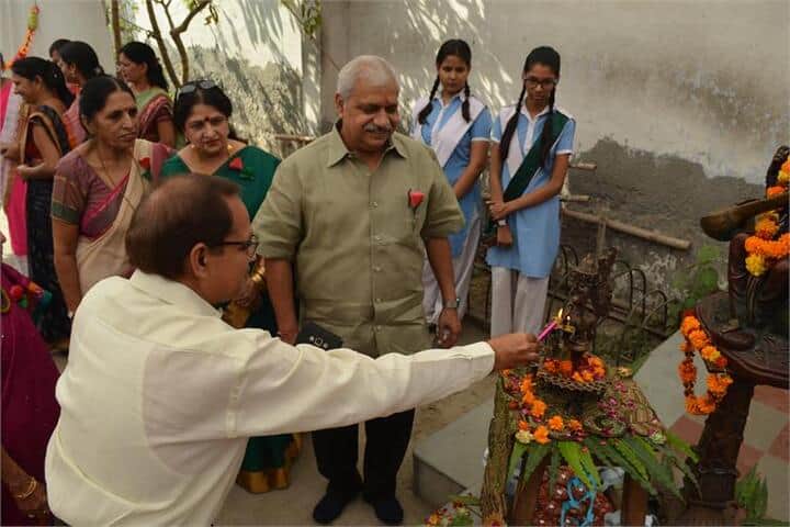 Arwachin Bharti Bhavan Senior Secondary School-Festival Celebration