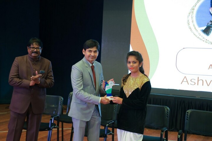 Mount Litera Zee School-Prize Distributions