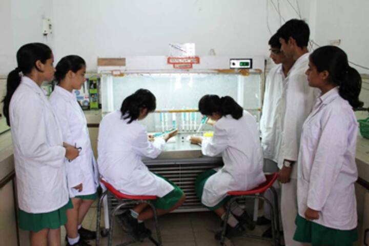 Bhatnagar International School-Biology Lab