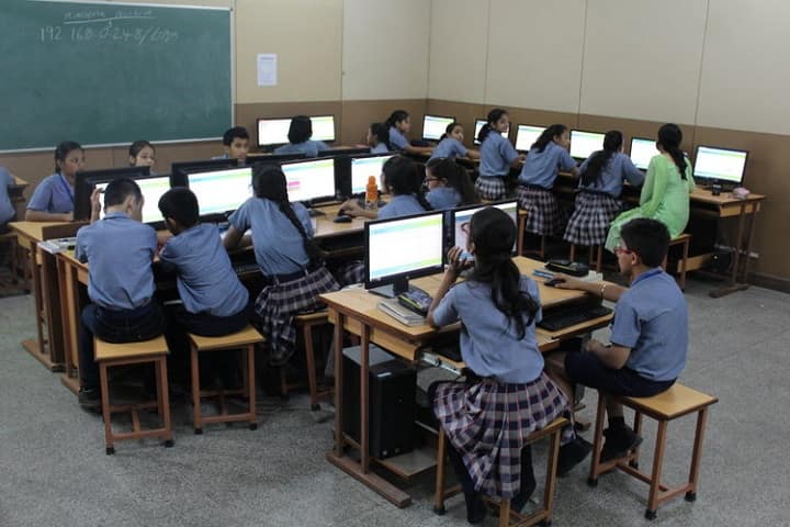 Blue Bells School International-IT-Lab