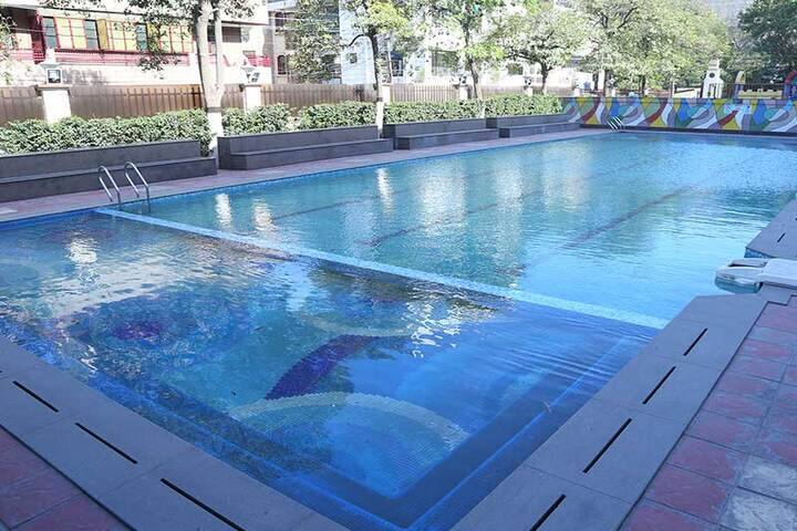 MRG School-Pool