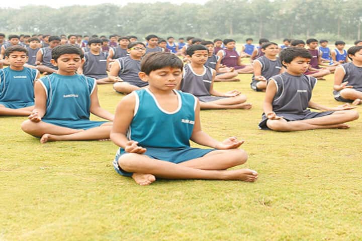 Shree Swaminarayan Gurukul International School-Yoga