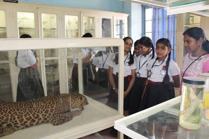 Silver Oaks Educational Society-Biology Lab
