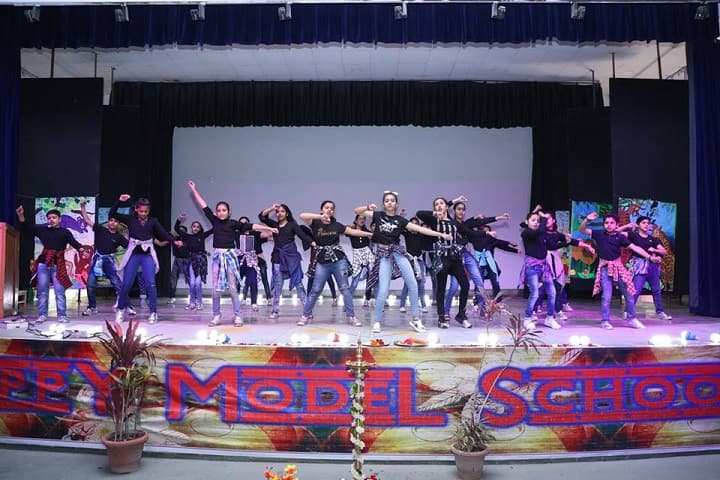 Happy Model School-Dance