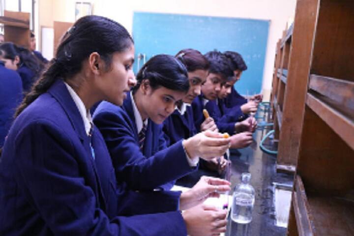 Kala Niketan International School-Chemistry Lab