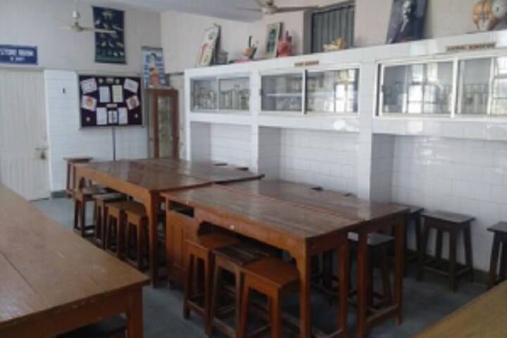 Kendriya Vidyalaya No 1-Biology Lab
