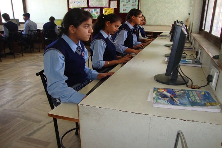 M R Vivekananda Model School-IT lab