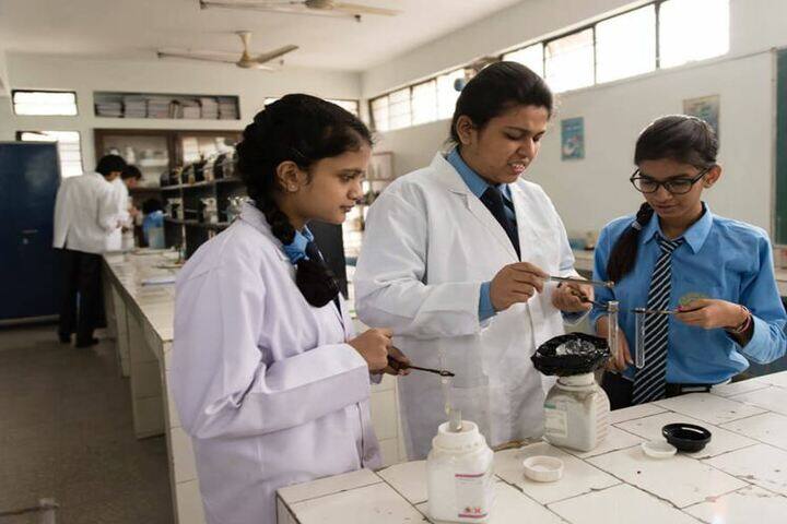 Mira Model Senior Secondary School-Chemistry Lab