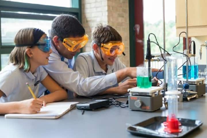 Nav Jeevan Adarsh Public School-Laboratory