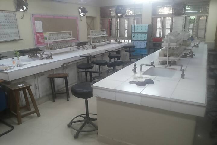 Navyug School Ndmc-Chemistry-Lab