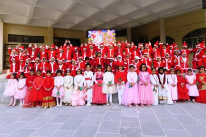 Rainbow English School-Christmas Celebration