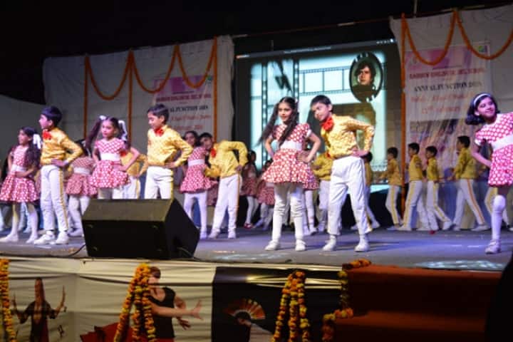 Rainbow English School-Dance
