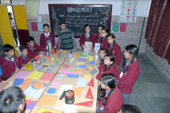 Ratan Jee Modern School-Maths Lab