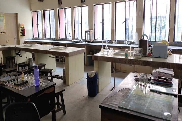 SSLT Gujarat Senior Secondary School-Chemistry Lab