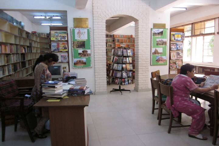 Sardar Patel Vidyalaya-Library