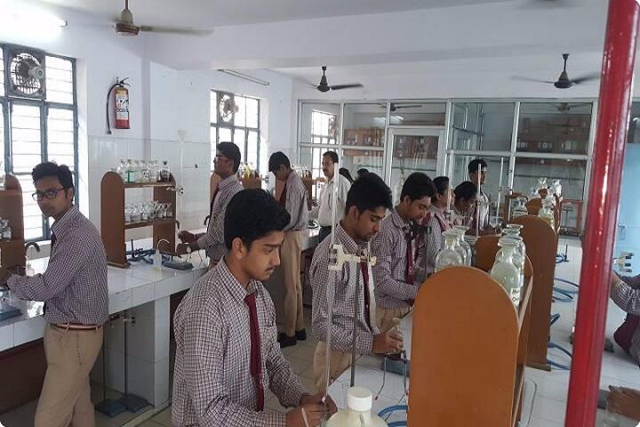 Sri Guru Nanak Public School-Chemistry Lab
