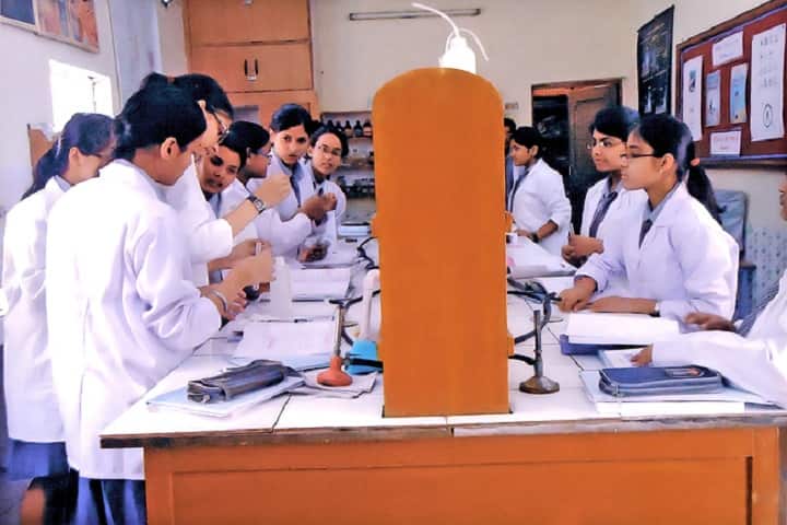 The Lawrence Public School-Chemistry Lab