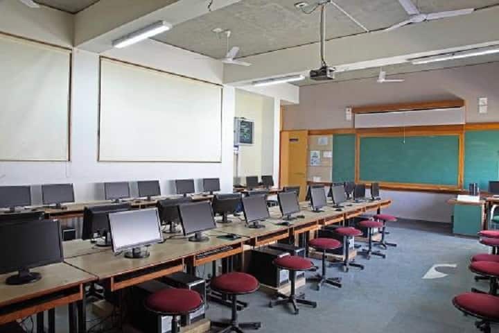 Adani Vidya Mandir-Computer Lab