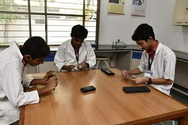 Adani Vidya Mandir-Physics Lab