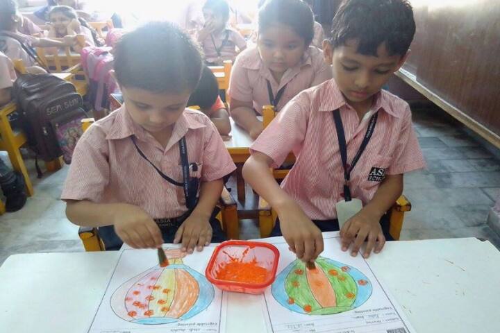 Asia English School-Painting class