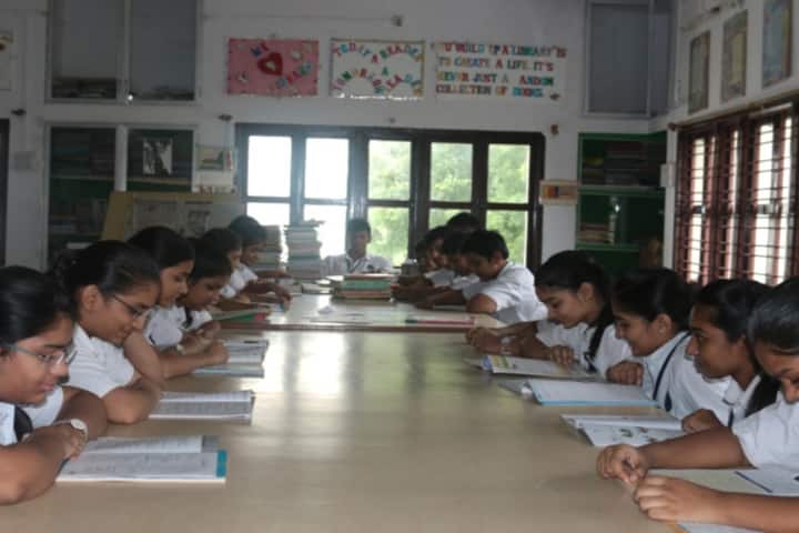 Bhakt English Medium School-Library