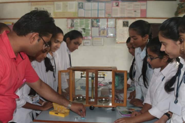 Bhakt English Medium School-Science Lab