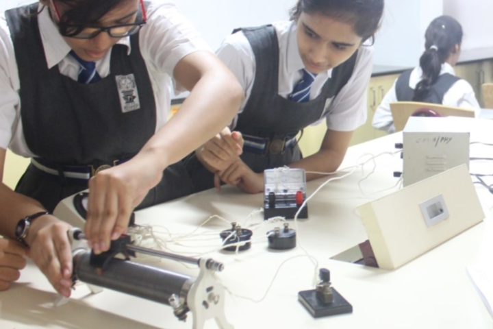Chanderbala Modi Academy-Physics Lab