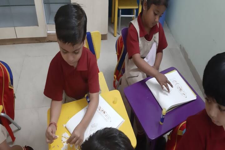 Delhi Public School-Drawing class