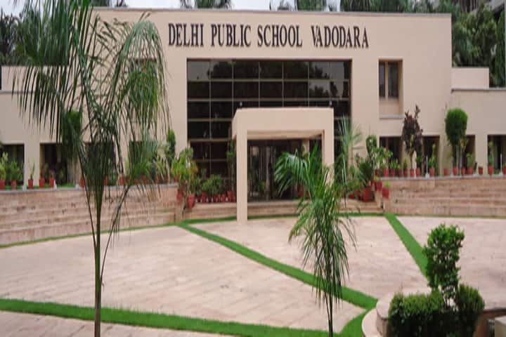 Delhi Public School-School View1