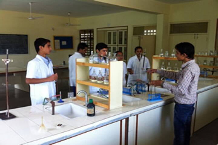 Hanifa School-Chemistry Lab