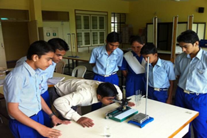 Hanifa School-Physics Lab