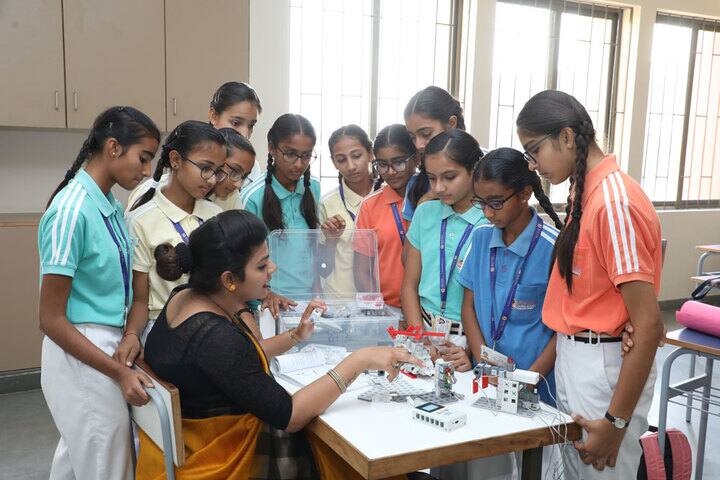 New Era Global School-Robotics