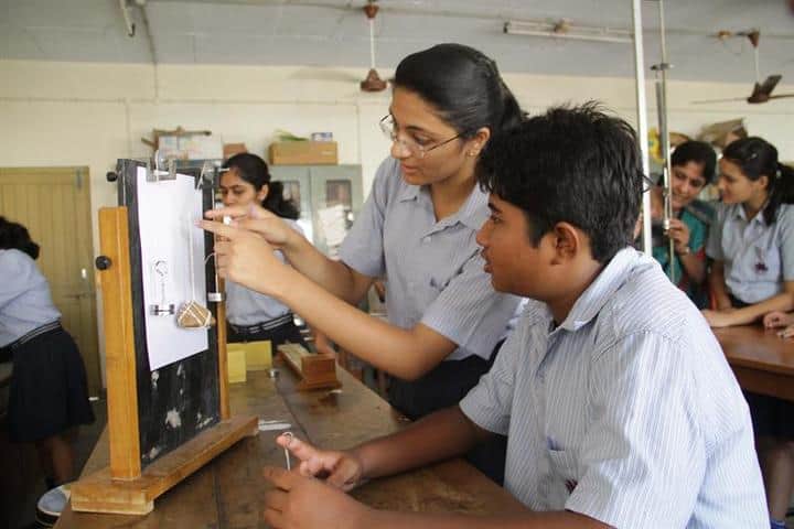 New Era Senior Secondary School-Physics Lab