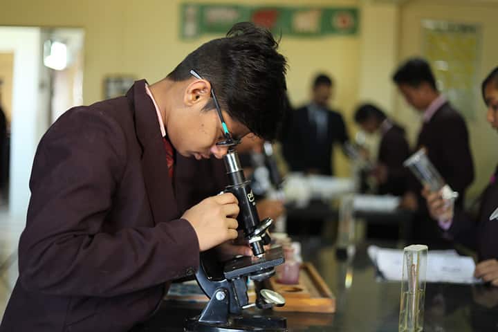 Om Landmark School-Biology Lab