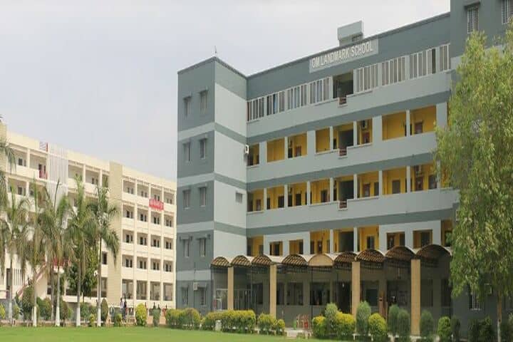Om Landmark School-Campus view