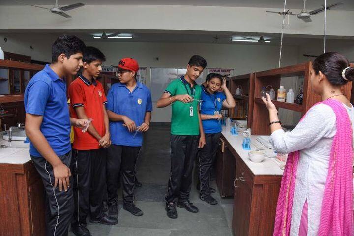 Pinnacle Public School-Laboratory