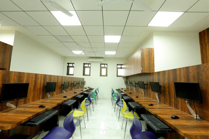 Podar World School-IT Lab