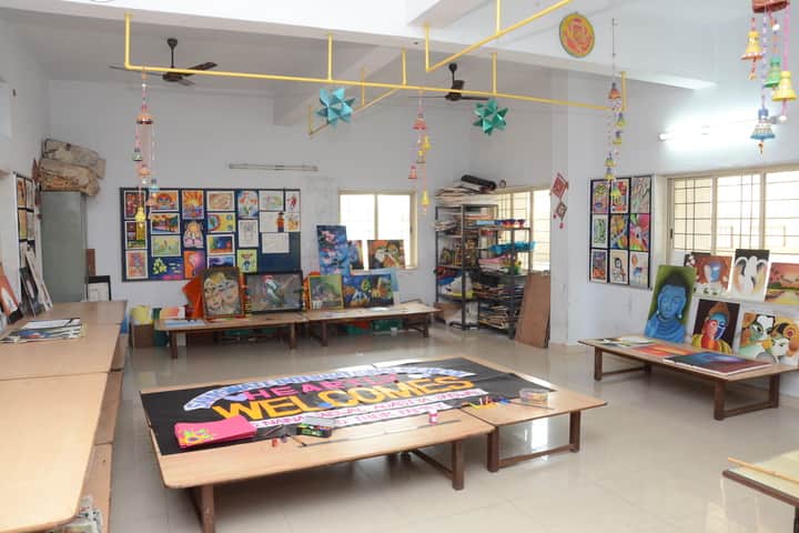 Saraswati International School (SIS), Abrama Address, Admission, Phone Number, Fees, Reviews.