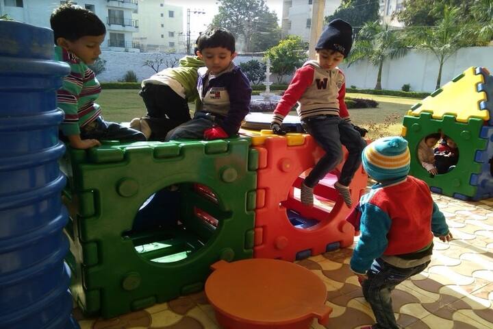 Sarojben Memorial International School-Indoor Games