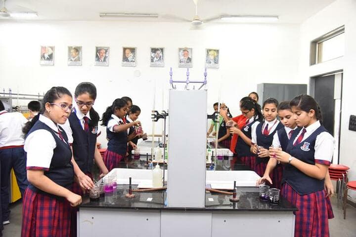 Shanti Asiatic School-Chemistry Lab