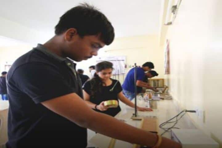Shiv Ashish School-Physics Lab