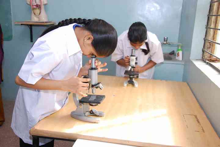 Shree M K Mehta English Medium School-Physics Lab