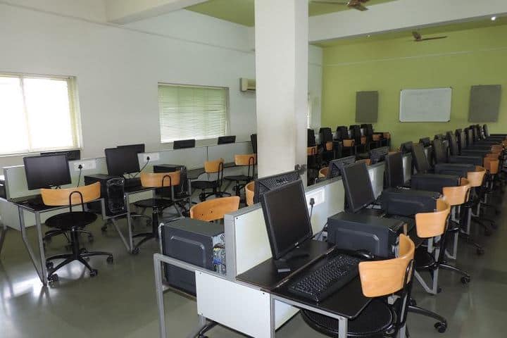 Shree Swaminarayan English Medium School-Computer Lab