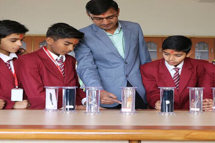 Shree Swaminarayan Gurukul International School-Laboratory