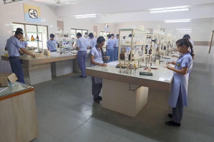 Shree Swaminarayan Public School-Chemistry Lab