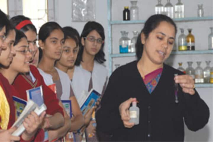 Shree Swaminarayan Public School-Laboratory