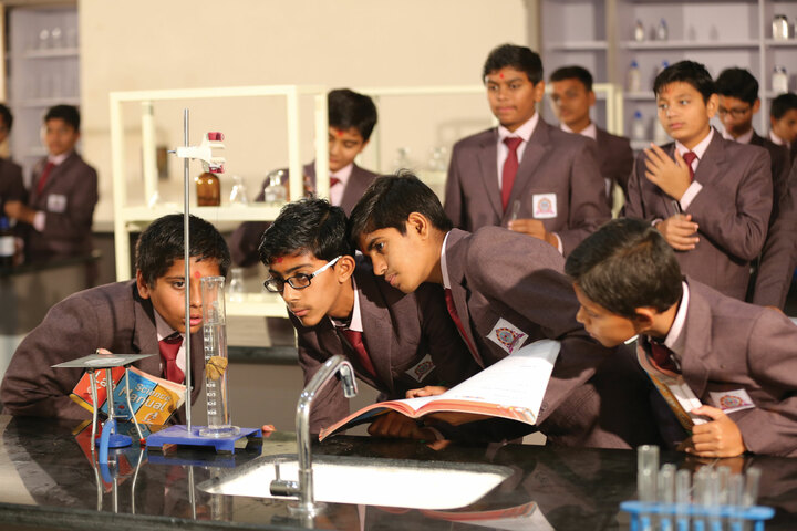 Shree Swaminarayan Vidhyapeeth-Laboratory