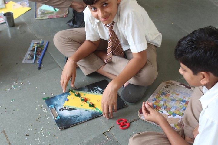 Shri Green Farm English School-Rakhi Making Activity