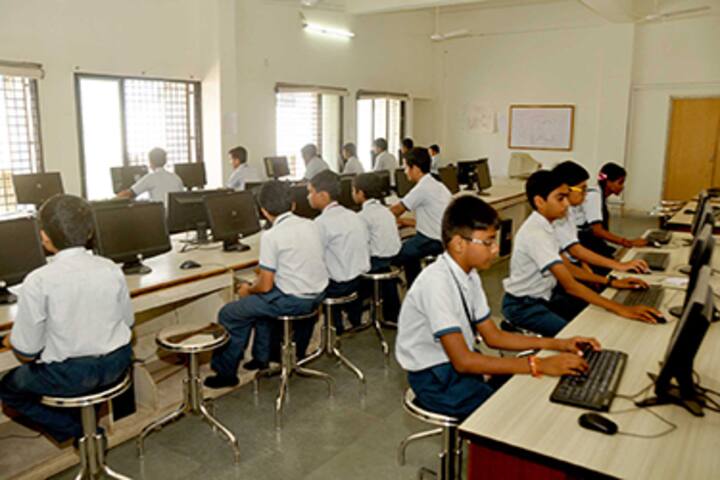 Shri Swaminarayan Gurukul Public School-IT Lab