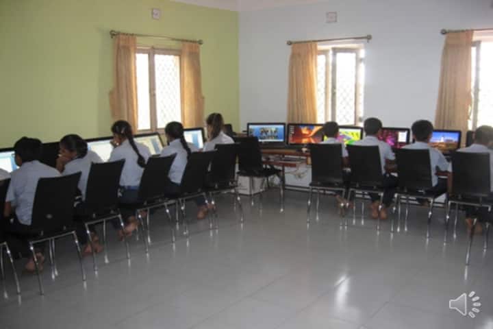 Smt Shardaben Raman Bhai Patel English Med School-Computer Lab